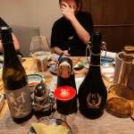 酒杯子戒指首饰仙人掌(学生党，月底了，两三人好友闲聚，不隆重的小聚会，吃什么不一定，也不懂餐酒搭配的，以上情况，真的都可以闭眼踏踏实实冲普罗塞克。我刚开始喝酒，什么都不懂的时候，在我心里普罗塞克)-喵神素材库