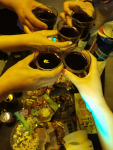 聚餐美食红酒闺蜜(“陪伴胜过所有的言语 细节胜过一切的情话” )-喵神素材库