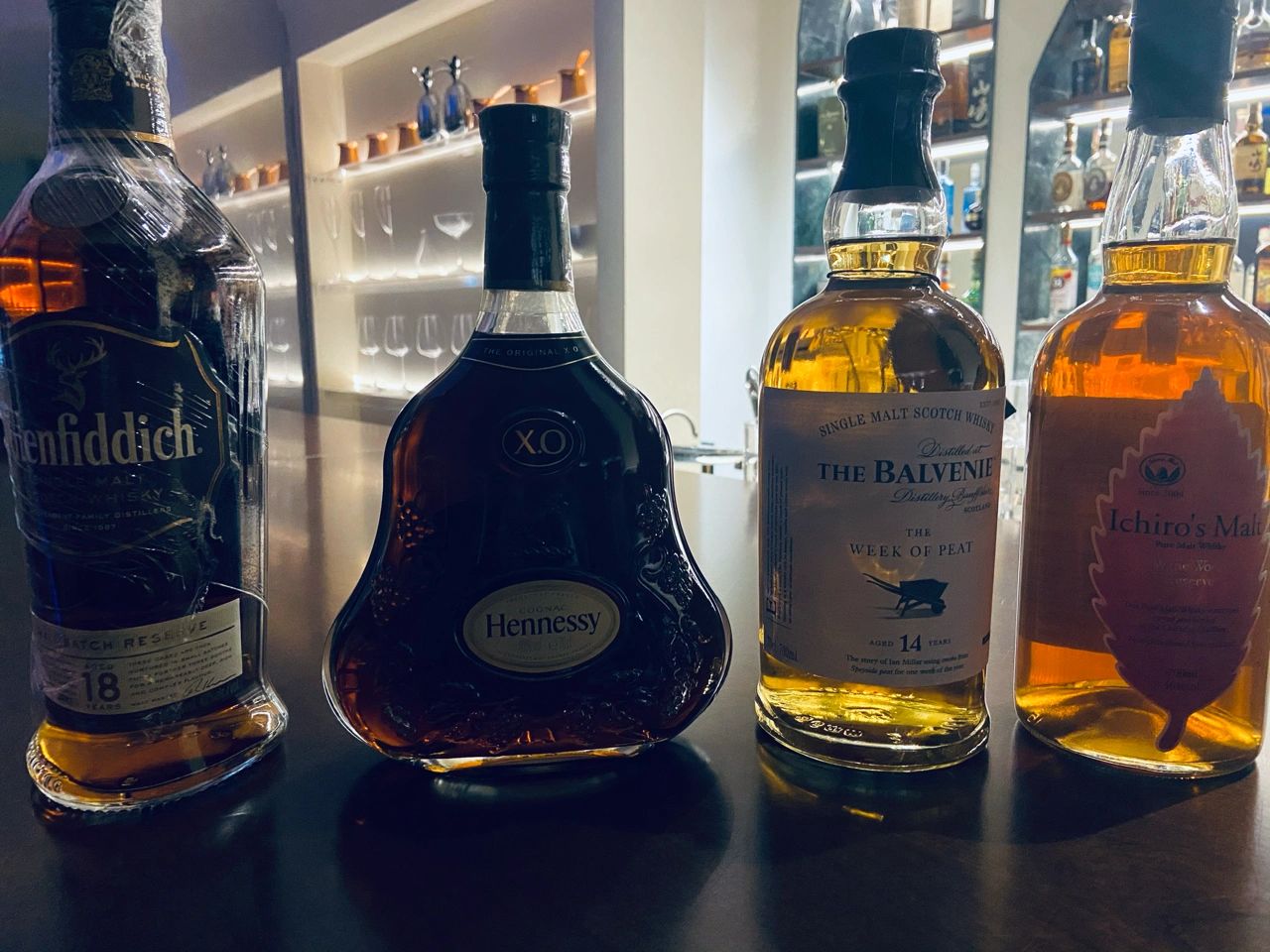茅台酒好酒分享吃饭(在西餐厅喝茅台还是第一次)-喵神素材库