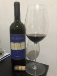 5酒红酒葡萄酒酒杯品酒(什么都不想做，就在床上懒着。 但心里的某个地方，还在想着毫无进展的工作，急得不得了。 这样的话起来干活不就得了，却又不想起来。纵容我的人是我，紧逼我的人还是我。)-喵神素材库