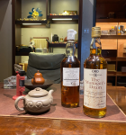 酒香槟红酒洋酒葡萄酒(成年人难过的表达方式只有一种，就是沉默。)-喵神素材库