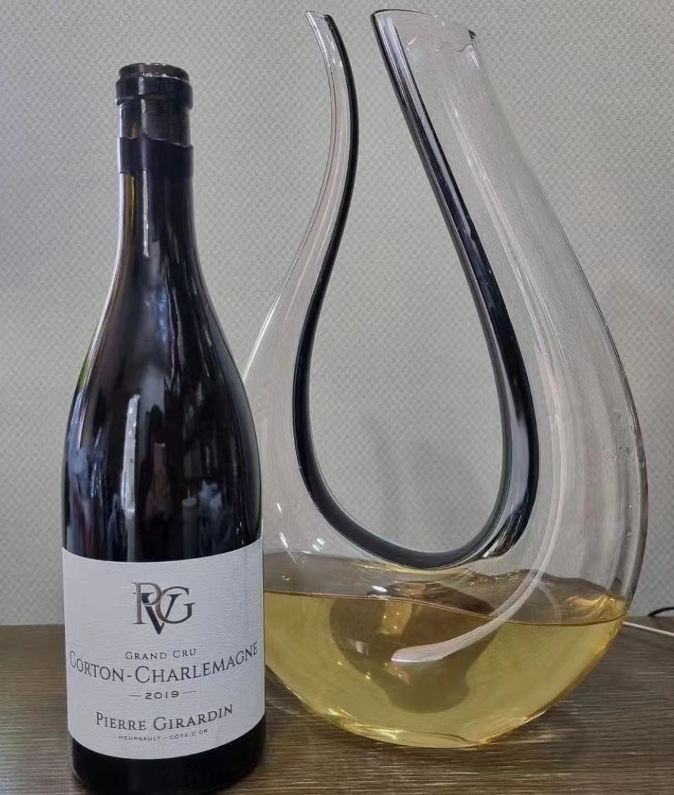 4PVG Corton-Charlemagne 2019喝酒品酒洋酒(PVG Corton-Charlemagne 2019，开瓶就是柚子青柠的水果香气，伴随着一丝蜂蜜奶油的气息，酒体丰腴矿物感十足，非常优秀的一款白。 )-喵神素材库
