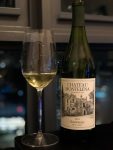 3喝酒白葡萄酒品酒Chateau montelena Chardonnay 2018(呈淡金黄色 新鲜的菠萝柠檬香气 再带有一点黄油 烤坚果香气 平衡度不错 酸度有点疲 长度中等 )-喵神素材库