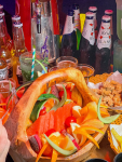 3喝酒红酒葡萄酒品酒原产国：法国 产区：朗格多克 等级：IGP 类型：干型 葡萄品种：梅洛(深宝石红色色调  能在水果芬芳中感受到一丝杏仁 坚果和烤面包的气息口感也是很顺滑 回味悠长适合搭配甜点 乳蛋饼)-喵神素材库