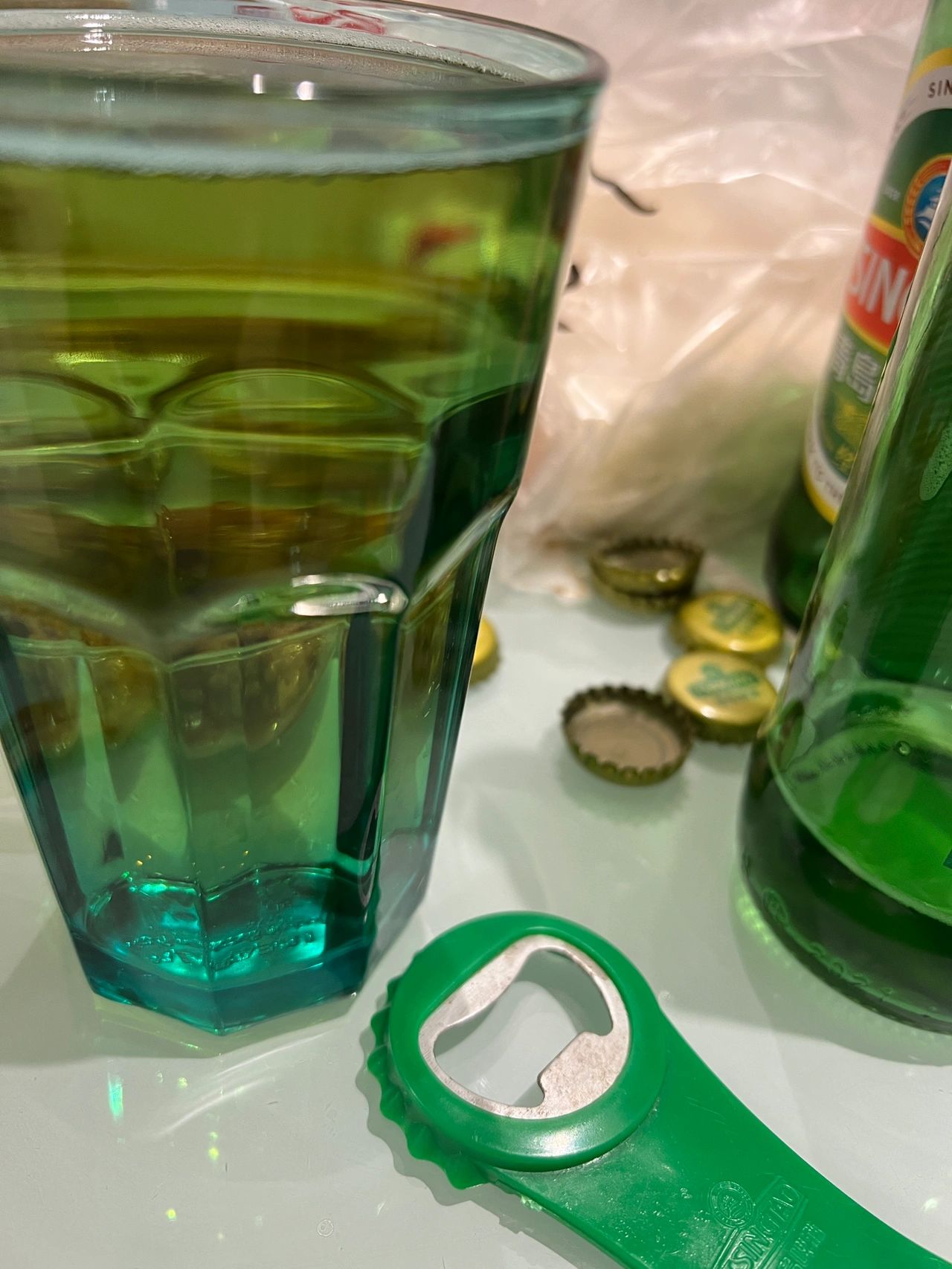 聚会喝酒啤酒(只想一辈子都跟你在一起 但我们都做不到了 )-喵神素材库
