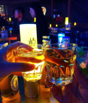 酒杯酒灯光气氛聚会(我们最终都要为自己的无知买单，只是每个人的教训不一样，回头一看全是活该，不恨任何人，却唯独原谅不了自己 )-喵神素材库