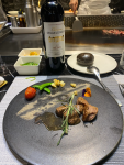 葡萄酒品酒红酒 醒酒   (喝了一杯二级庄副牌，感觉很涩呀，可能没醒酒[大笑R]图1⃣️是“赛龙阁城堡干红葡萄酒”，来自梅多克的一款区域级AOC，点评一下：年份较近，混酿，我们试过了如果不醒酒直接喝的话，酒体轻盈，活泼有活力，就像少女一样比较有活力。醒酒过后，这种口感就像少女蜕变成女神一样，比较有魅力，抿一口顺流到舌根，单宁就一下子扩散开来了，比较)-喵神素材库