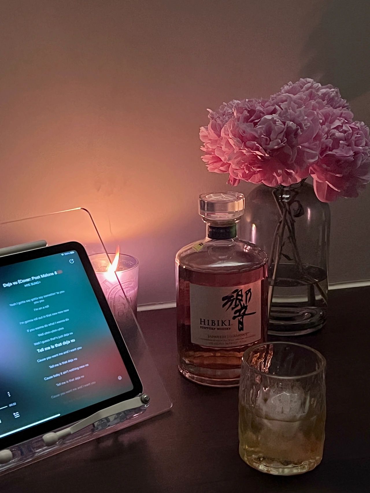 喝酒威士忌香薰蜡烛听歌仪式感(喝酒日常 )-喵神素材库