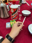 3喝酒应酬吸烟茅台(这是酒吗 这不是酒 这是有温度的江河 是曾经趟过的浑水 是暗淡无光日子里的良药…)-喵神素材库