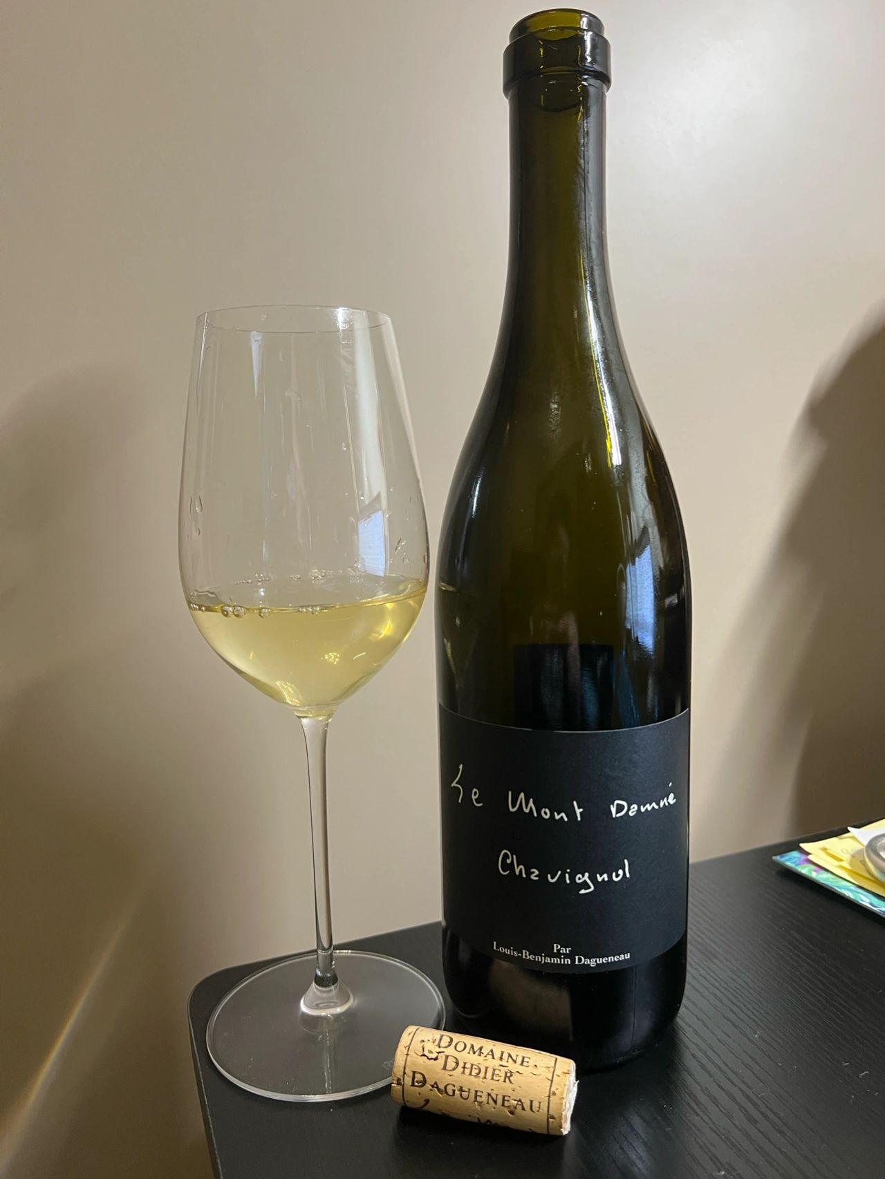3喝酒白葡萄酒品酒Didier dagueneau louis Benjamin Sancerre le mont damne 2018(香气有些刺鼻 醒开了就好了 酸度新鲜 多汁 还不错)-喵神素材库