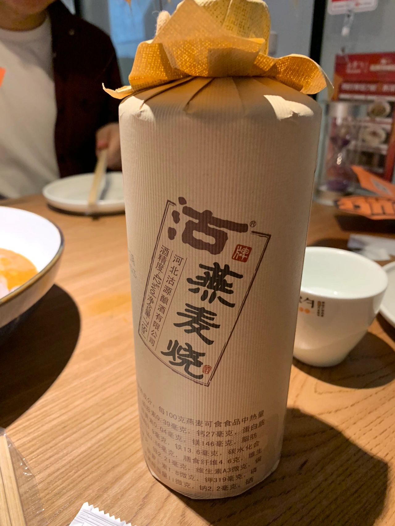 酒吧酒柜红酒(选择这里开店的理由很简单走路10分钟就可以到家)-喵神素材库