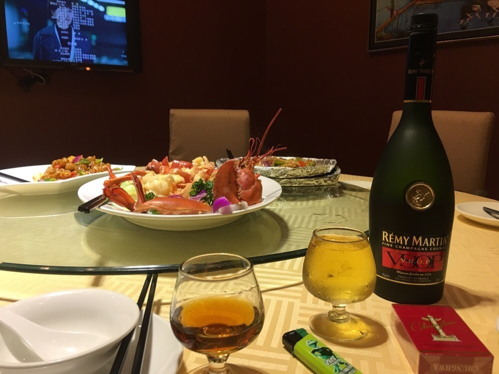 美食聚会酒局奢侈品LV包礼物领带( 永不放弃，持之以恒)-喵神素材库