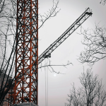 喝酒红酒葡萄酒塔吊建筑工地(小时候经常听小伙伴讲 “掉在地上的糖 五秒钟捡起来不会沾染细菌)-喵神素材库