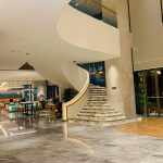 酒店环境旋转楼梯大床(出来玩选的酒店就很重要)-喵神素材库