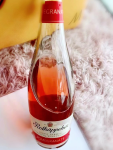 酒果酒花酒杯毛绒玩具(用一瓶好酒赴一场夏日的约会、闺蜜聚餐，必不可少回头率超高的一款少女心气泡酒，高级的瓶身外观很适合软妹子，拍照真的满OK的～味道酸酸甜甜的，单喝时有浓郁的果香扑鼻而来，仿佛石榴在嘴里，满满的幸福感750ml，8度的设计感对女生真的很友好，好喝不上头、周末和闺蜜约会带上它再合适不过了、给你十足的面子！给我冲～～)-喵神素材库