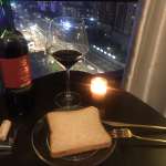 美食红酒面包(我已经三十几小时没睡希望把生物钟调回来… )-喵神素材库