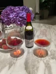 喝酒红酒葡萄酒( 女性要为自己保驾护航，这无关你走雌竞还是雄竞路线，能量、财力、头脑、优质关系、颜值、身材…拥有得越多，你的后半生越安全丰盛，你最在乎的人越能因你而健康幸福快乐。 )-喵神素材库
