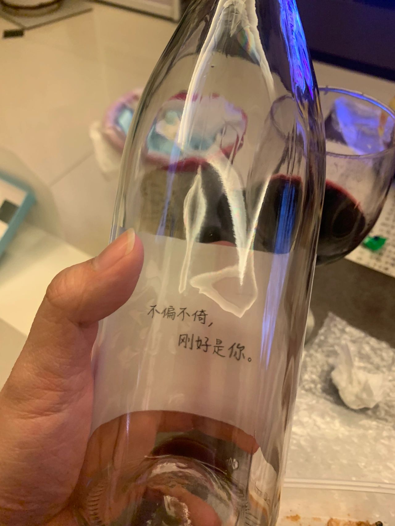 喝酒红酒葡萄酒(闻香不错，入口咸，层次一般，酸味突出，综合来说还不错)-喵神素材库