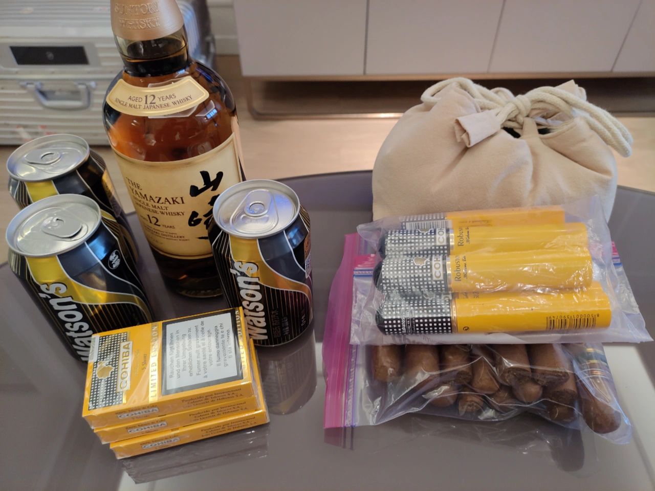 3洋酒威士忌日本三得利威士忌雪茄整理收纳(纵世间情长情短，自是无畏前往。)-喵神素材库