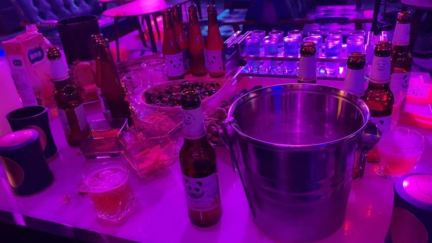 美食聚会喝酒酒吧( 吃完饭还要再喝一次，年轻人聚会的流程)-喵神素材库