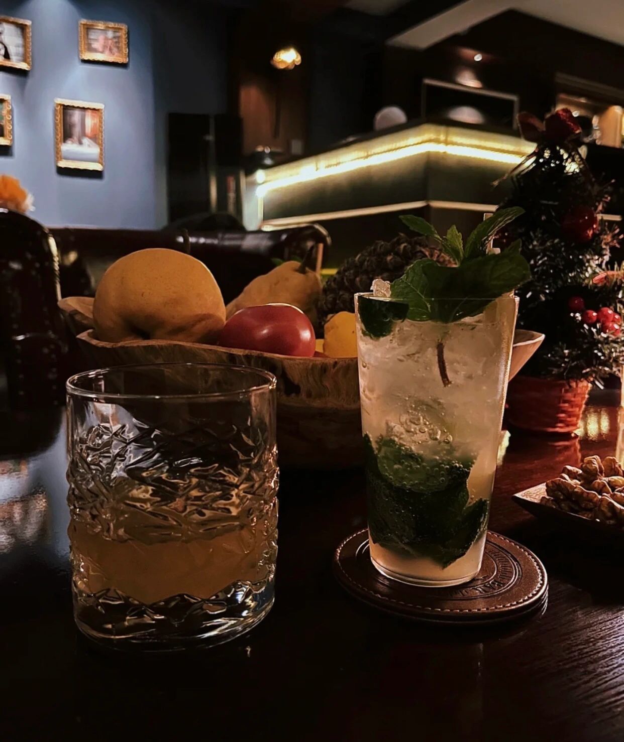 酒吧喝酒仪式感(爱真的可以把一个原本活泼开朗的人 变成一个敏感多疑的神经病)-喵神素材库