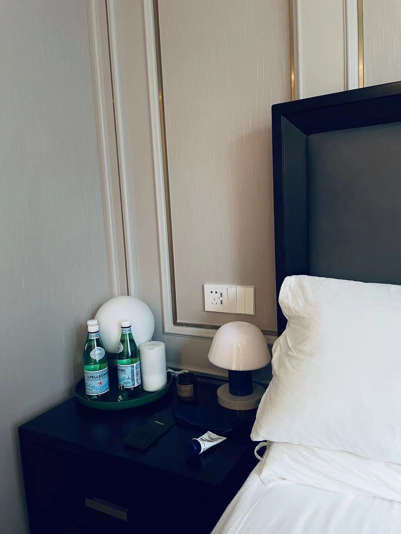 4香奈儿女鞋礼物收到礼物出差旅游(周末愉快呀)-喵神素材库