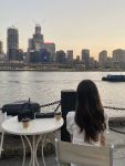 美女穿搭身材旅游风景咖啡(和喜欢的人一起在江边散步应该是件很浪漫的事吧)-喵神素材库