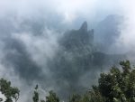 3旅游度假亲子游登山爬山风景景点拍照游客湖南省张家界市天门山(已经到这里了，当然要上天梯了)-喵神素材库