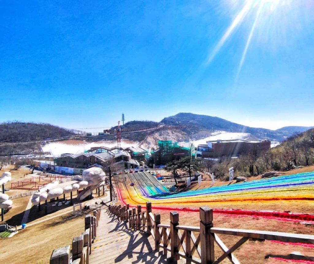3旅游度假云上草原(坐拥南方稀缺的高山自然资源，海拔68米，造就了“云上一天草原四季”的独特美域\\t)-喵神素材库
