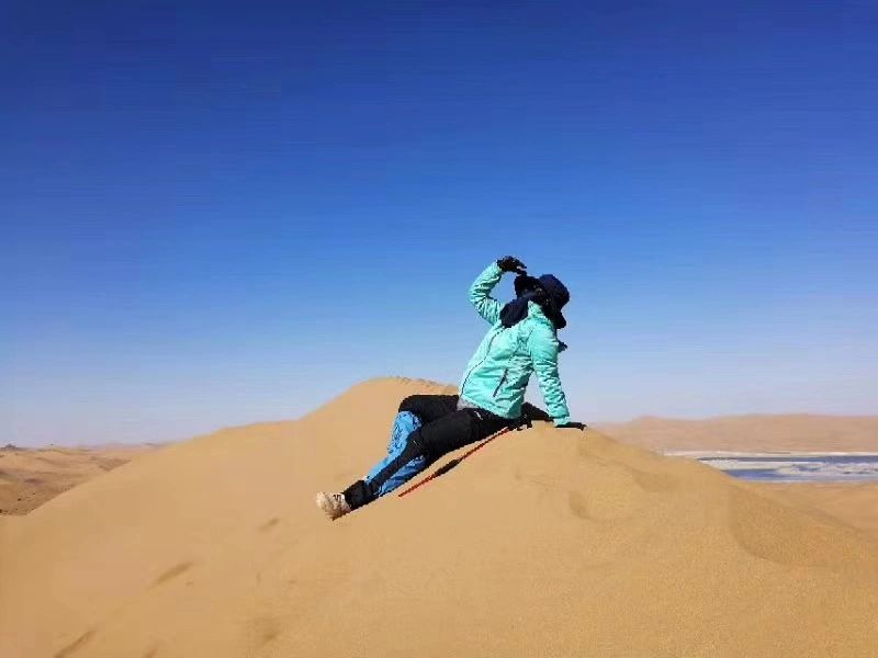 风景摄影拍照旅游沙漠(很多时候，人生中最艰难的，莫过于舍弃无比舒适、熟悉的生活，踏上一段未知的旅程！)-喵神素材库