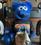 3奢饰品LV行李箱玩偶摆件(这身衣服给它穿上毫无违和感)-喵神素材库