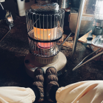 户外露营野餐风景雪景(露营的四季里我最爱冬天❄️爱冬天的雪白纯粹，爱冬天的夜晚安静中还布满繁星。爱冬天的没有人打扰，可以真真正正的逃离一座城，去享受另一份的孤独，虽然寒冷，但是没有害怕，内心充满了坚定，这就是我对于露营的满腔热血！)-喵神素材库