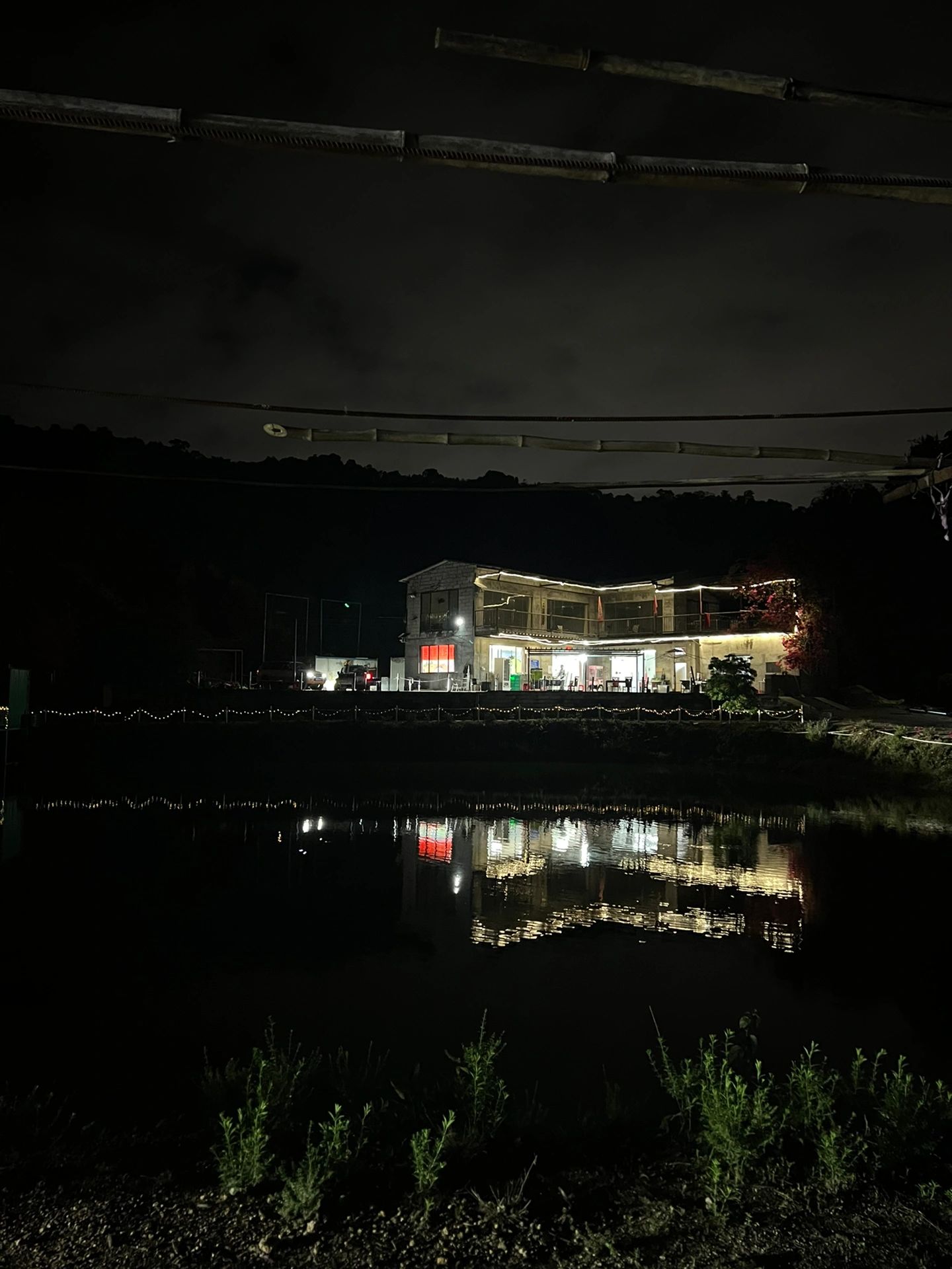 4坦克300越野车露营喝酒风景(越野人生，夜穿深山。)-喵神素材库