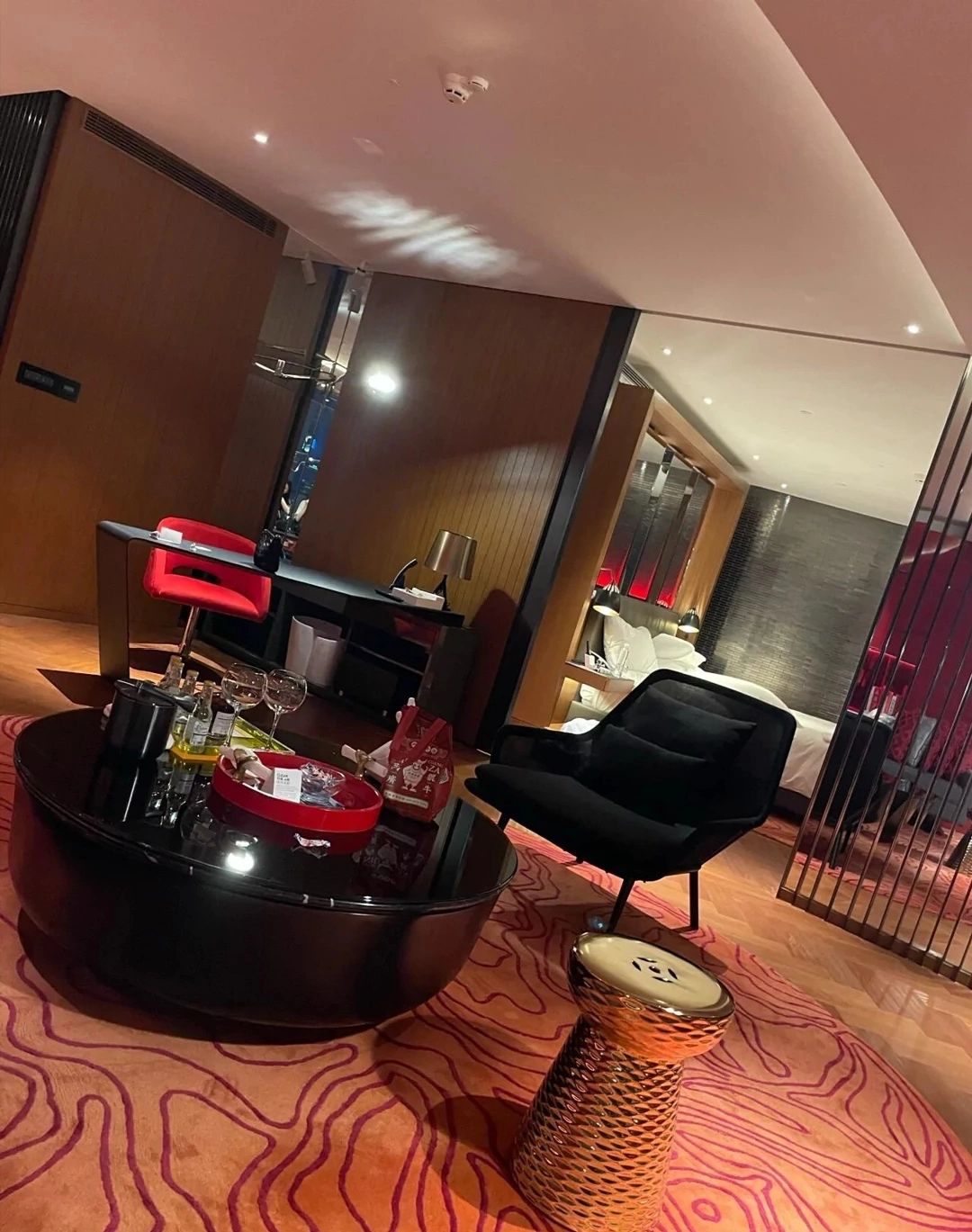 酒店出差旅游喝酒(我不喜欢和那些差点意思的人浪费时间，所以你很好，是我不配 。)-喵神素材库