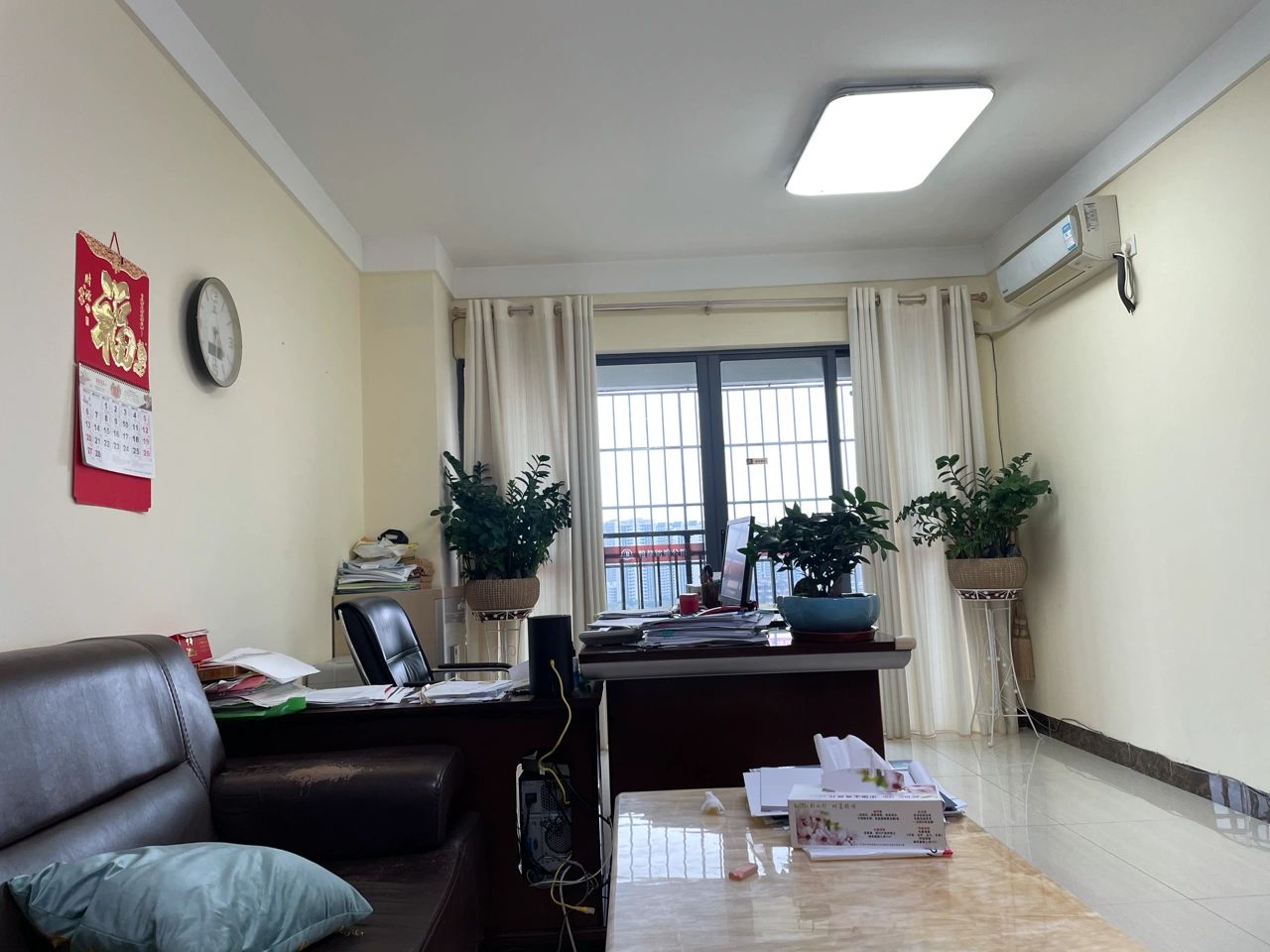 办公室办公桌吸烟日常( 每一次跌倒后再爬起来，都能使你的技艺更精湛、本领更强大、信心更充足)-喵神素材库
