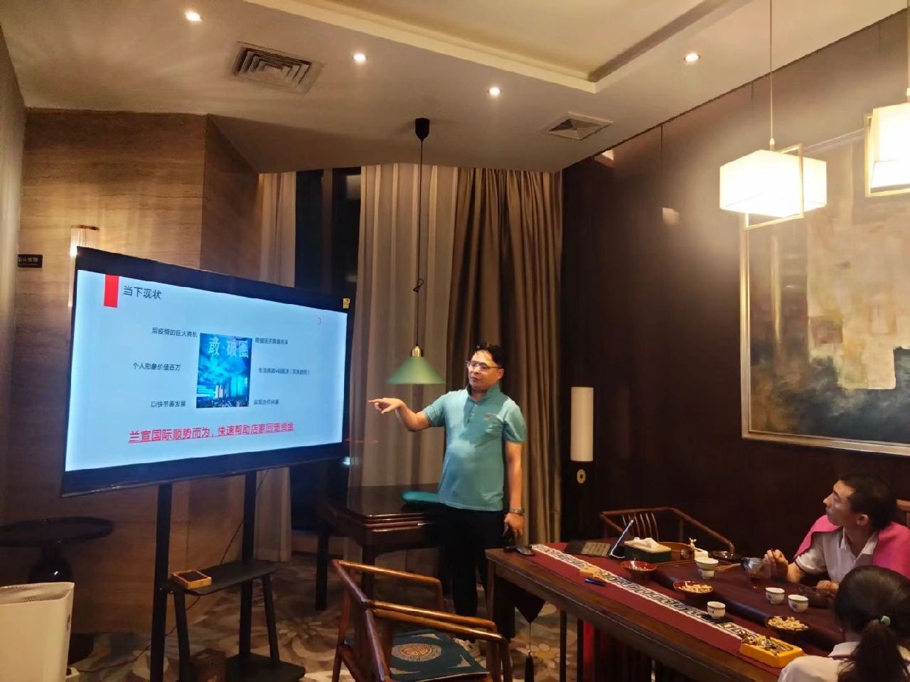 会计实操上班工作日常办公桌工位(其实学习的途径有很多，只要你入门就好了，要不什么有用的东西在你的手上也没有价值的体现。)-喵神素材库