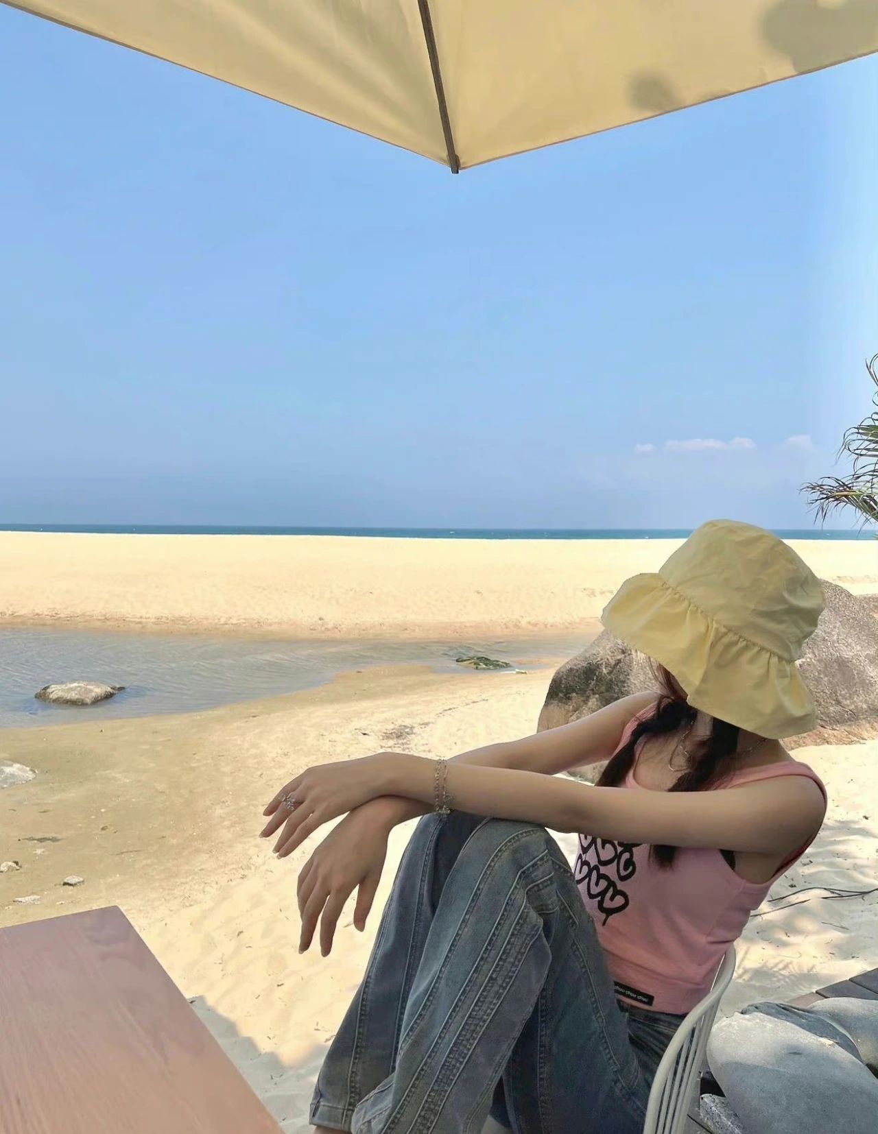美女身材拍照穿搭沙滩(原来抗住是本事,事过翻篇是格局。” ​​​ )-喵神素材库