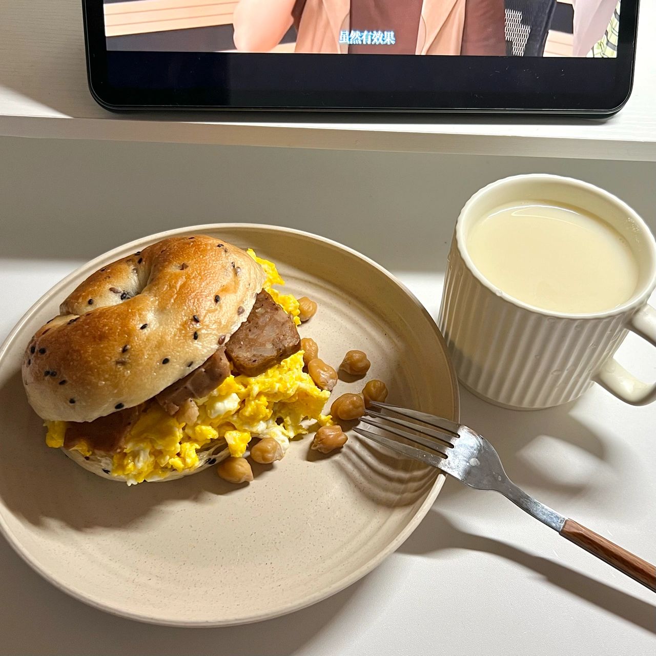 做饭早饭午饭牛奶面包追剧(自己做了个早午饭)-喵神素材库