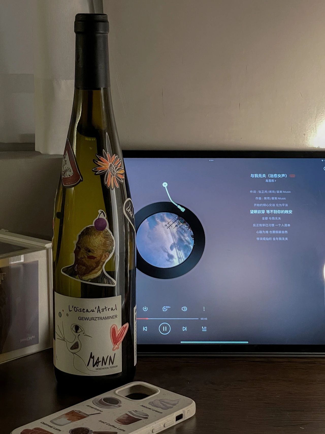 深夜喝酒红酒香薰蜡烛氛围感追剧零食(在每一个年龄阶段都允许自己偷一下懒)-喵神素材库