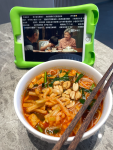 美食螺蛳粉煲剧追剧( 螺丝粉+煲剧=幸福！哈哈)-喵神素材库