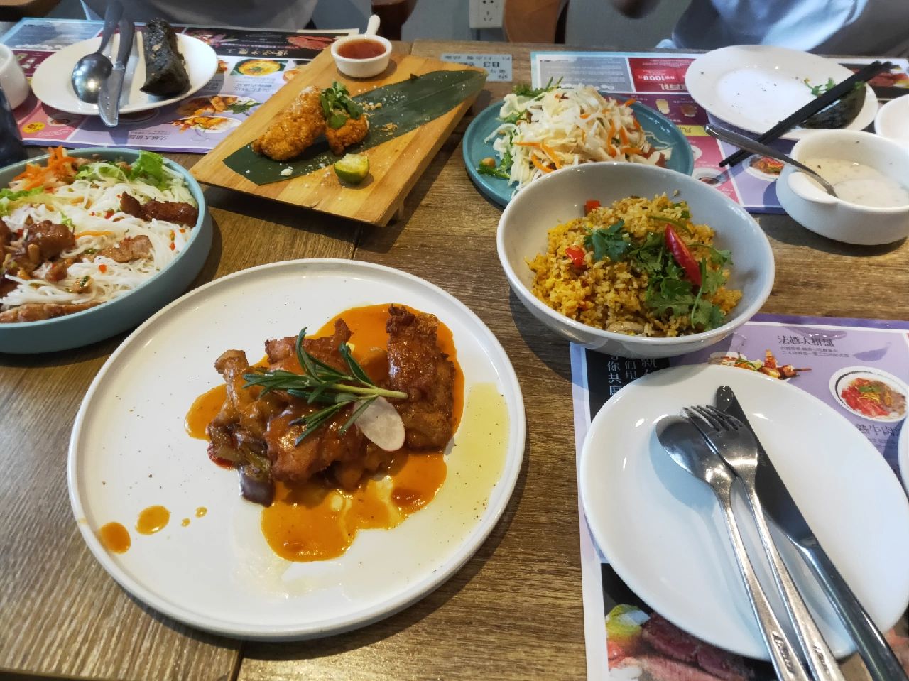 朋友聚会西餐意面快餐(一起吃美食 )-喵神素材库
