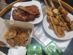 外卖烧烤撸串夜宵(这个世界上过得好的人，大部分是该吃吃，该喝喝，该打扮打扮，该读书读书，追求一定基础的物质，再花钱让自己精神愉悦一下的，接地气的，不清新也不脱俗的普通人。)-喵神素材库
