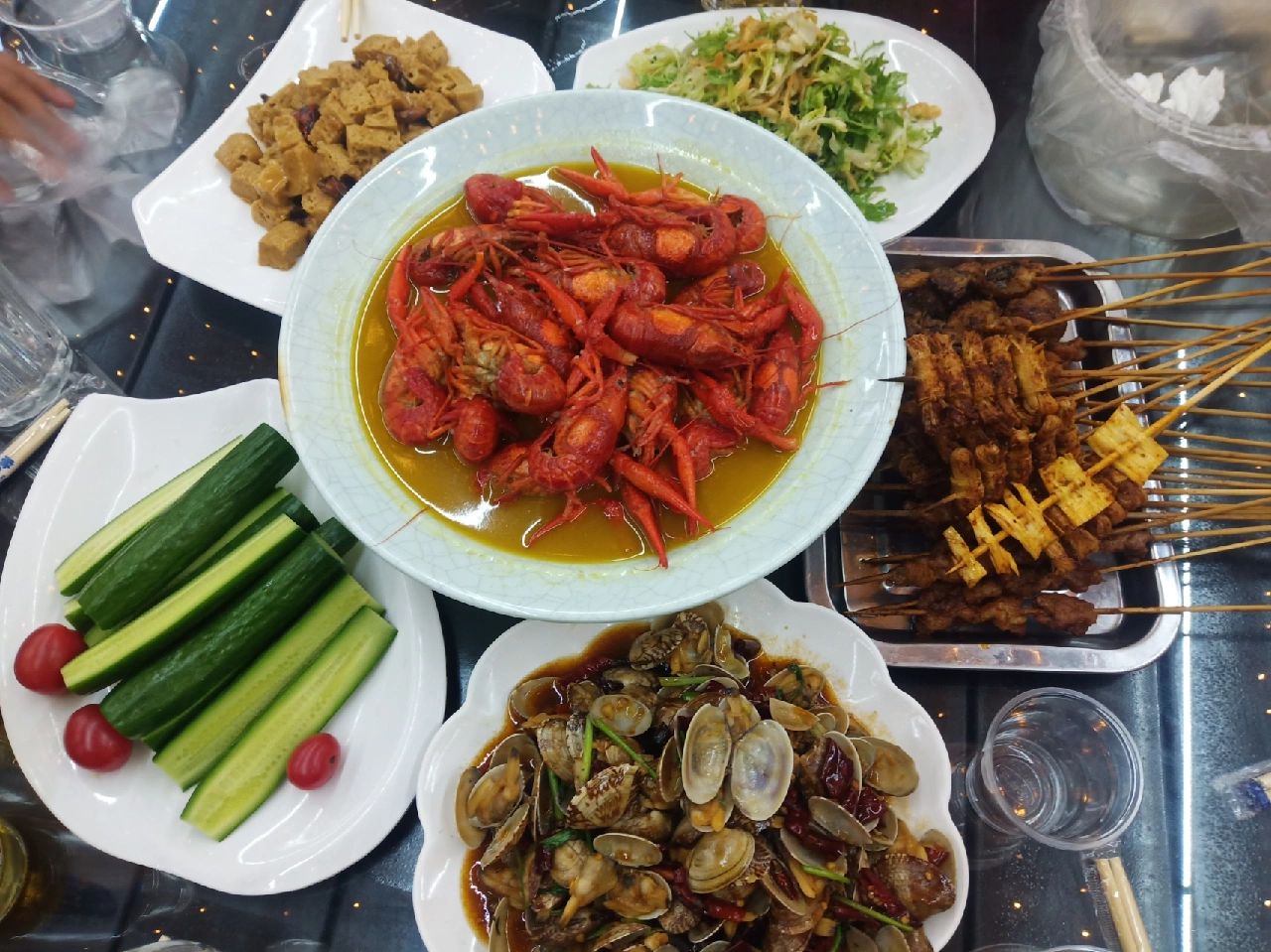 美食聚会烧烤撸串(三两好友，晚风大排档，啤酒小龙虾，撸串！是谁的快乐来了！)-喵神素材库