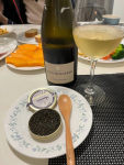 西餐香槟  晚餐(鱼子酱配香槟鱼子酱oscietra 加香槟Louis Roederer再配自家西餐，鱼子酱确实鲜美，香槟RP91分性比还是不错 )-喵神素材库