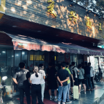 美食店铺路边摊(吃起来也是好吃的 不过需要排这么久 有那么些不值)-喵神素材库