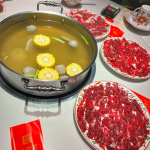 火锅肉玉米杯子聚会( 有些失望是不可避免的，但大部分的失望，都是因为你高估了自己。)-喵神素材库