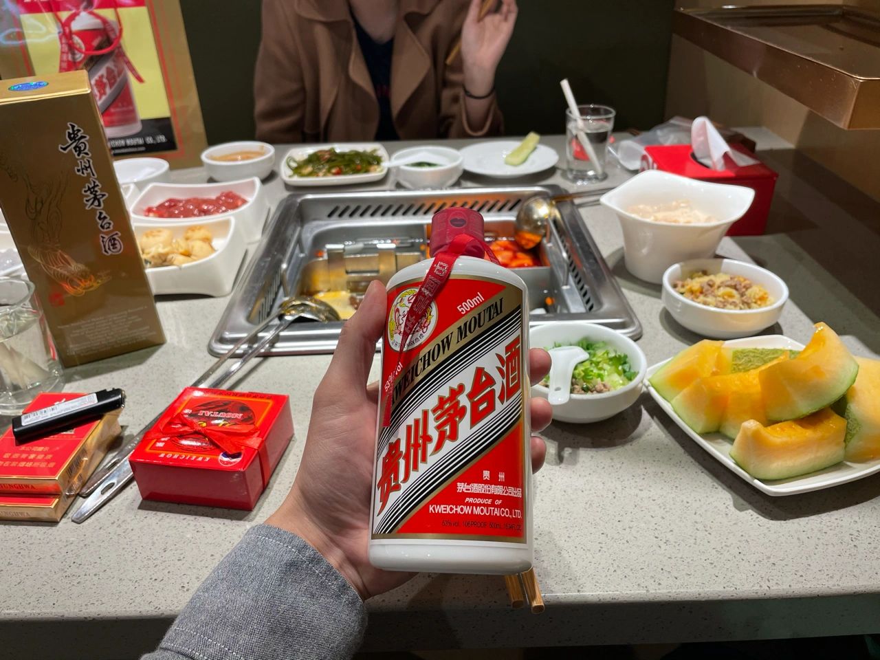 3约会秀恩爱火锅美食白酒贵州茅台( 如果我会发光就不必害怕黑暗)-喵神素材库