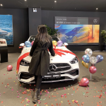 3豪车奔驰女司机4S店新车(喜提三叉星辉)-喵神素材库