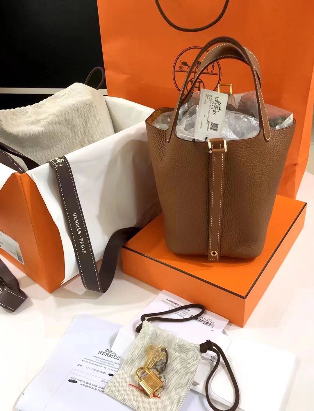 3奢饰品购物爱马仕女包开箱收到礼物(水桶 金金 ，收到就迫不及待的开了)-喵神素材库