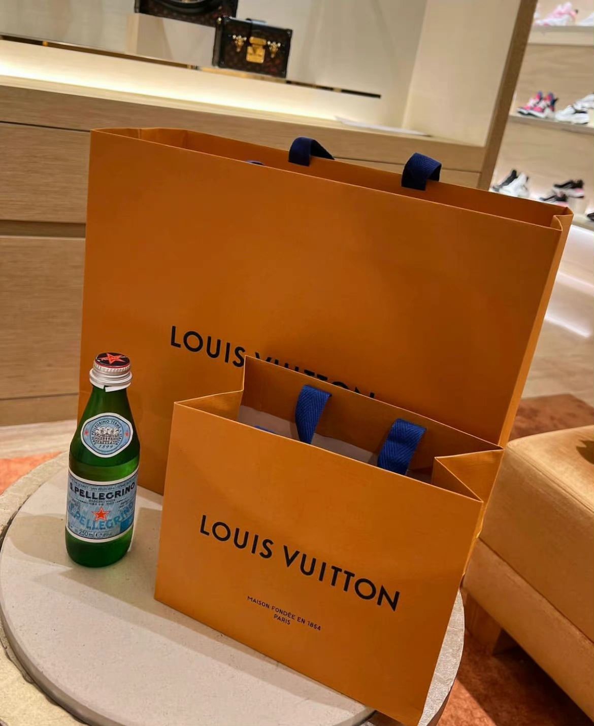 3奢饰品购物LV包装收到礼物(就没有无解的问题只有不想解决问题的人)-喵神素材库
